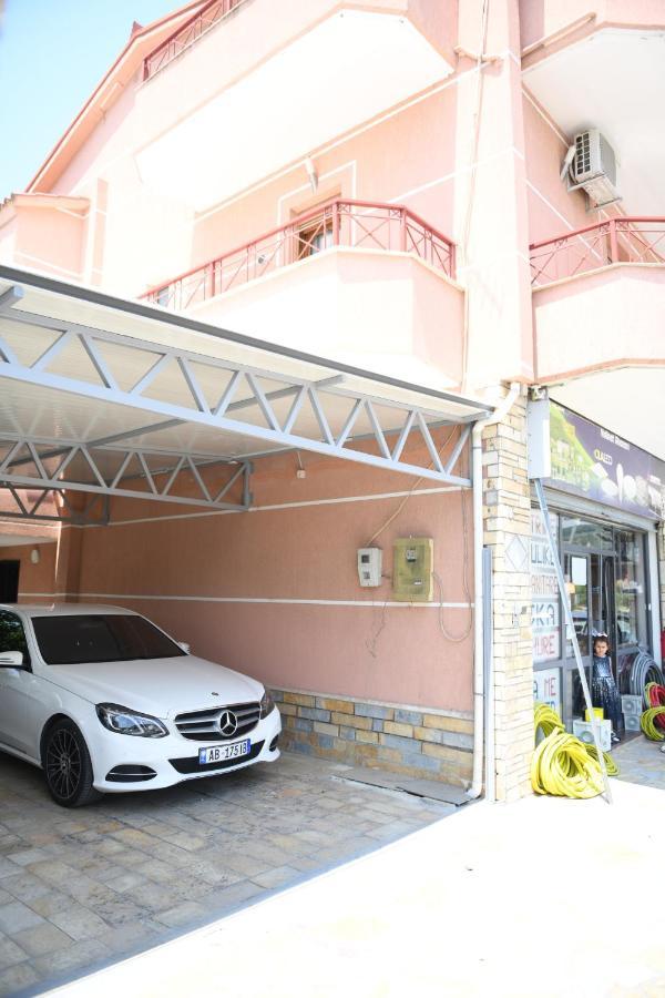 בראט Guesthouse Leo מראה חיצוני תמונה