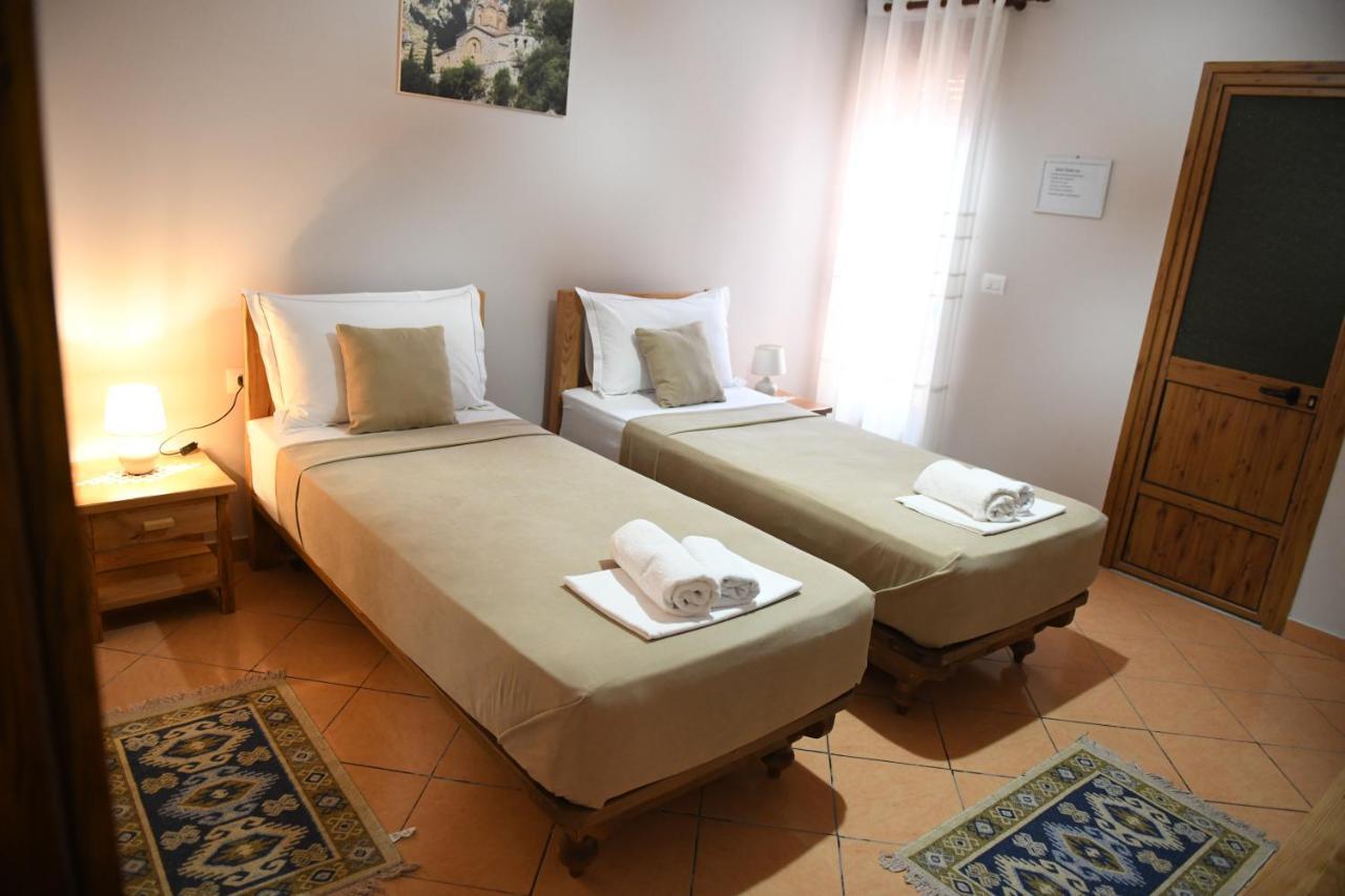 בראט Guesthouse Leo מראה חיצוני תמונה