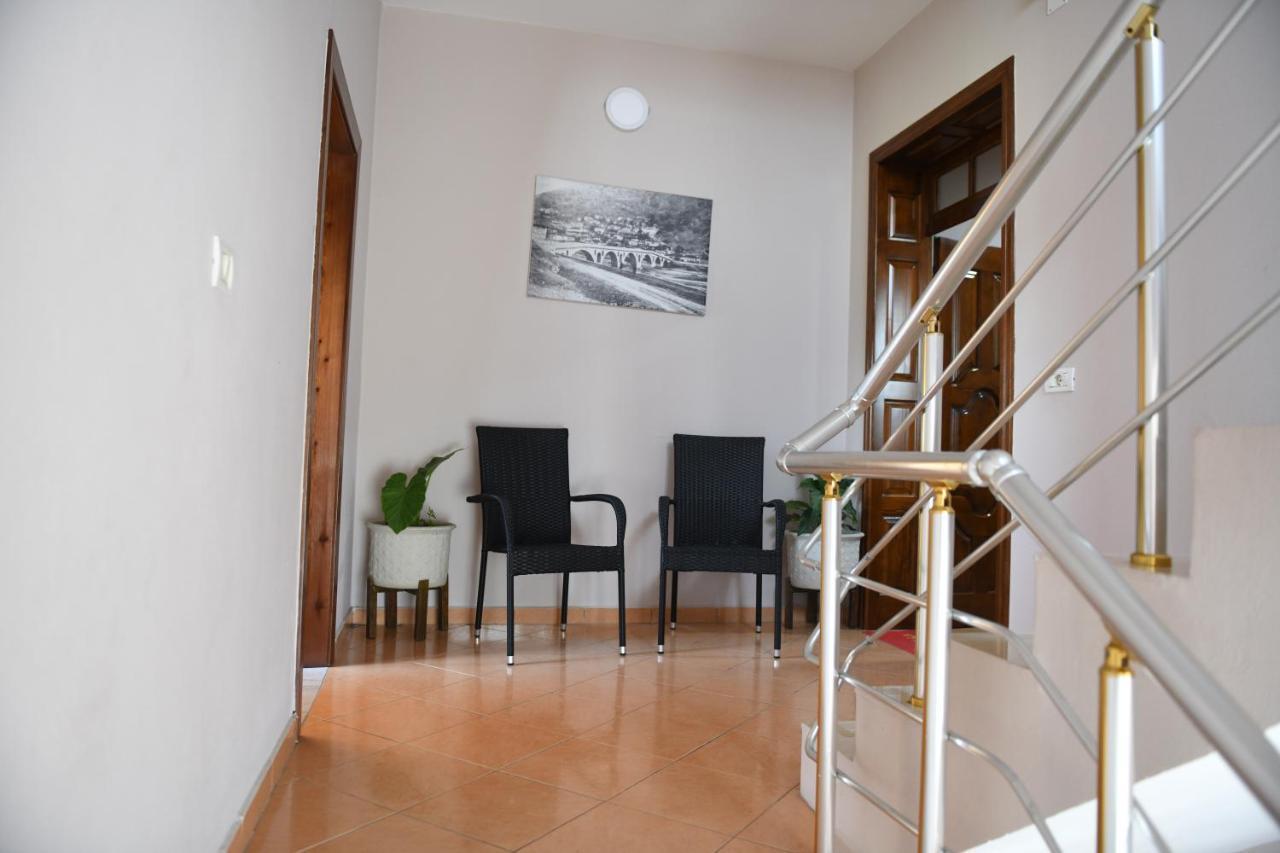 בראט Guesthouse Leo מראה חיצוני תמונה