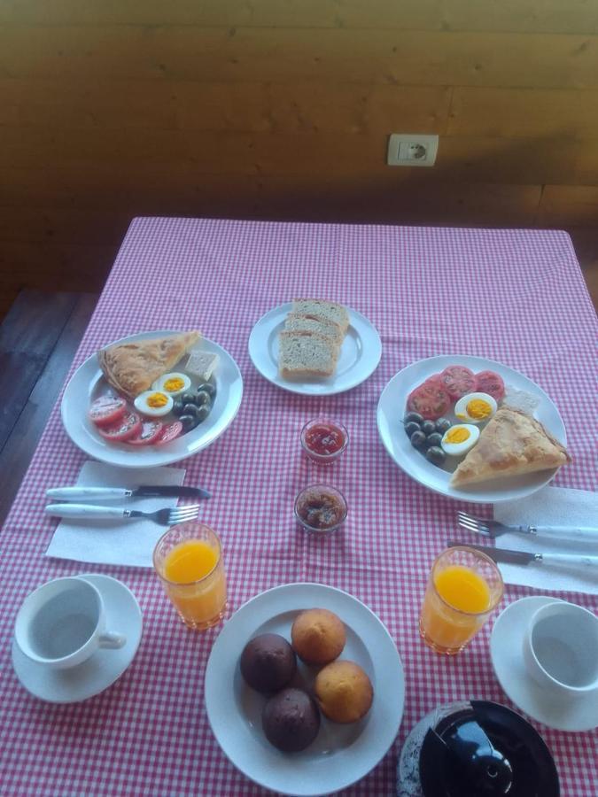 בראט Guesthouse Leo מראה חיצוני תמונה